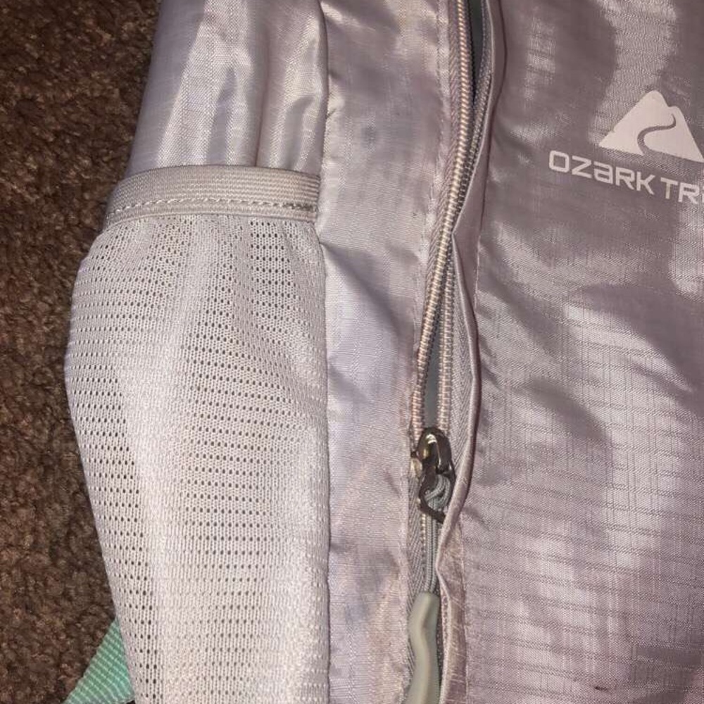 Hiking back pack - Picture 4 of 7